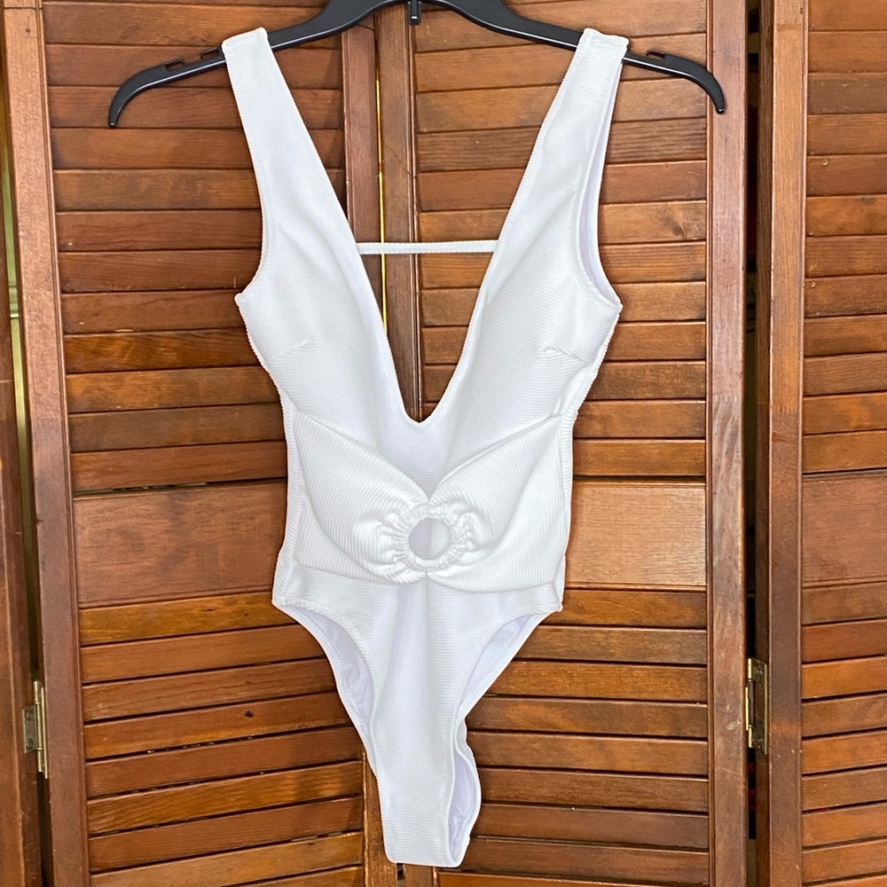 Cupshe One Piece High Leg Cut White Swimsuit Women’s Size Medium New